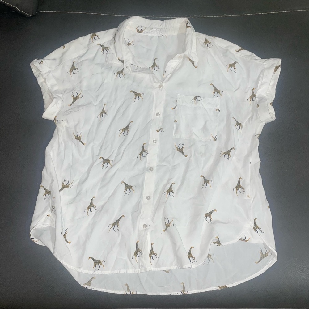 Jane + Delancey Giraffe Print Button-Up Shirt (Women’s L)